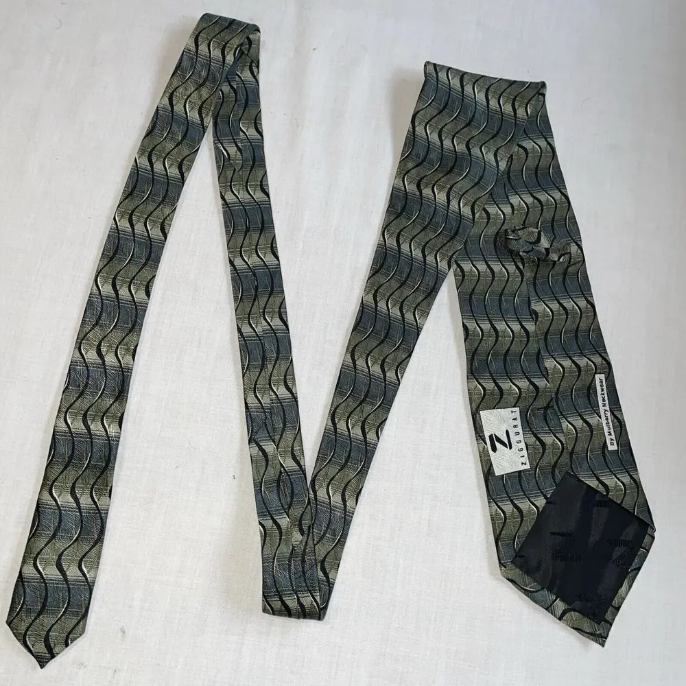 Ziggurat Men’s Dress Tie Size 57” Green 100% Silk Business Formal